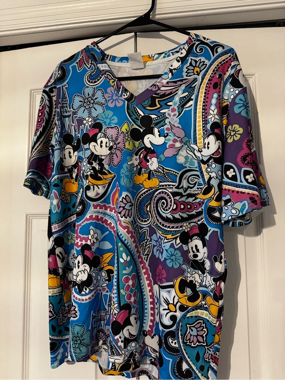 Minnie & Mickey Print V-Neck women’s Top - M